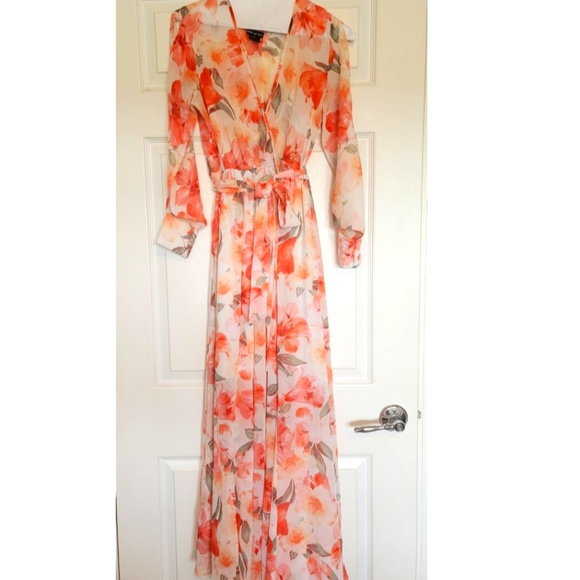 kate and lily Dresses & Skirts - Flowy Floral Dress